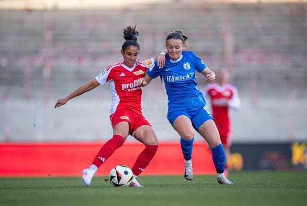 Fussball, Frauen, Saison 2024 2025, 2. Bundesliga (9. Spieltag), 1. FC Union Berlin - SV Meppen, v. l. Fatma Sakar (1. FC Union), Ayleen Seyen (SV Meppen), 03.11.2024, Copyright: xSebastianxRäppold MatthiasxKochx