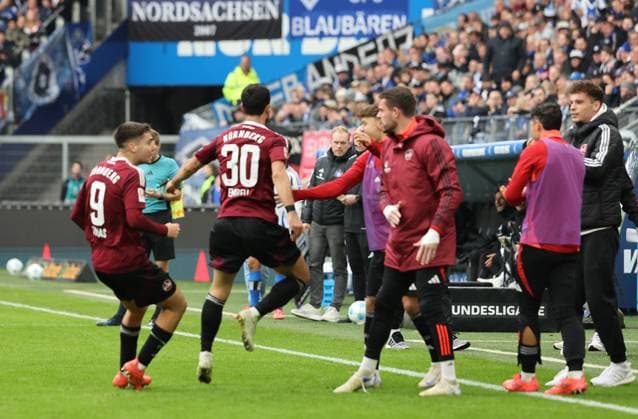 GER, 2. Liga, Hamburger SV vs. 1. FC Nuernberg 03.11.2024, Volksparkstadion, Hamburg, GER, 2. Liga, Hamburger SV vs. 1. FC Nuernberg im Bild picture shows Torjubel Jubel. Torschütze Torschuetze Mahir Emreli (1.FC Nuernberg 30) jubelt ueber das Tor zum 1:1