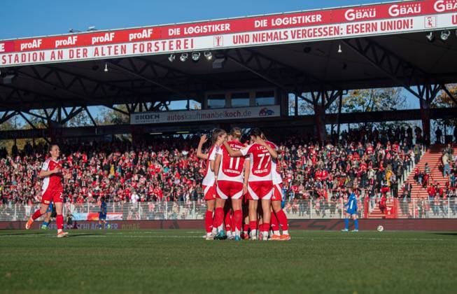 Fussball, Frauen, Saison 2024 2025, 2. Bundesliga (9. Spieltag), 1. FC Union Berlin - SV Meppen, Union jubelt nach Tor zum 1:1 durch Lisa Heiseler (1. FC Union), 03.11.2024, Copyright: xSebastianxRäppold MatthiasxKochx
