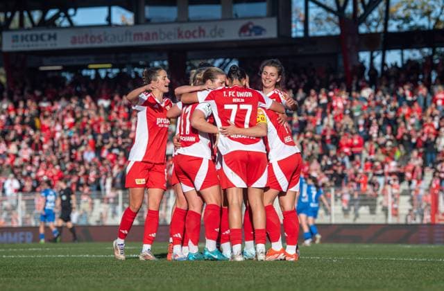 Fussball, Frauen, Saison 2024 2025, 2. Bundesliga (9. Spieltag), 1. FC Union Berlin - SV Meppen, Union jubelt nach Tor zum 1:1 durch Lisa Heiseler (1. FC Union), 03.11.2024, Copyright: xSebastianxRäppold MatthiasxKochx