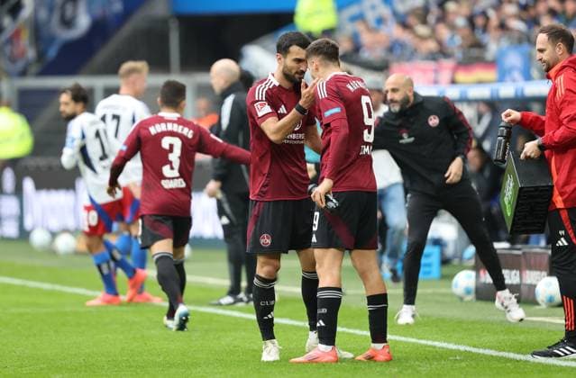 GER, 2. Liga, Hamburger SV vs. 1. FC Nuernberg 03.11.2024, Volksparkstadion, Hamburg, GER, 2. Liga, Hamburger SV vs. 1. FC Nuernberg im Bild picture shows Torjubel Jubel. Torschütze Torschuetze Mahir Emreli (1.FC Nuernberg 30) jubelt ueber das Tor zum 1:1