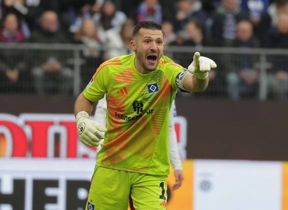 Daniel Heuer Fernandes (HSV) Fussball, Herren, Saison 2024 2025, 2.BL, Volksparkstadion, Hamburger SV gegen 1.FC Nuernberg DFL REGULATIONS PROHIBIT ANY USE OF PHOTOGRAPHS AS IMAGE SEQUENCES AND OR QUASI-VIDEO.