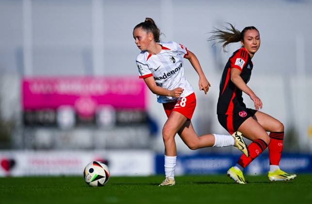Mia Scholle (SC Freiburg II) in Aktion, 2. Frauen-Bundesliga, 1. FC Nuernberg vs SC Freiburg II, Sportpark Valznerweiher am 03. November 2024 in Nuernberg, Deutschland. (Foto von Silas Schueller DeFodi Images) Mia Scholle (SC Freiburg II) controls the ball, 2. Frauen-Bundesliga, 1. FC Nuernberg vs SC Freiburg II, Sportpark Valznerweiher on November 3, 2024 in Nuremberg, Germany. (Photo by Silas Schueller DeFodi Images) not used in POL SRB CRO FRA GBR NED ITA USA Defodi-121_121_FCNSCF_20241103_195