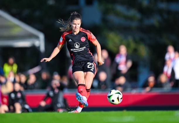 Nele Bauereisen (1. FC Nuernberg) in Aktion beim Torschuss, 2. Frauen-Bundesliga, 1. FC Nuernberg vs SC Freiburg II, Sportpark Valznerweiher am 03. November 2024 in Nuernberg, Deutschland. (Foto von Silas Schueller DeFodi Images) Nele Bauereisen (1. FC Nuernberg) controls the ball and takes a shot, 2. Frauen-Bundesliga, 1. FC Nuernberg vs SC Freiburg II, Sportpark Valznerweiher on November 3, 2024 in Nuremberg, Germany. (Photo by Silas Schueller DeFodi Images) not used in POL SRB CRO FRA GBR NED ITA USA Defodi-121_121_FCNSCF_20241103_197