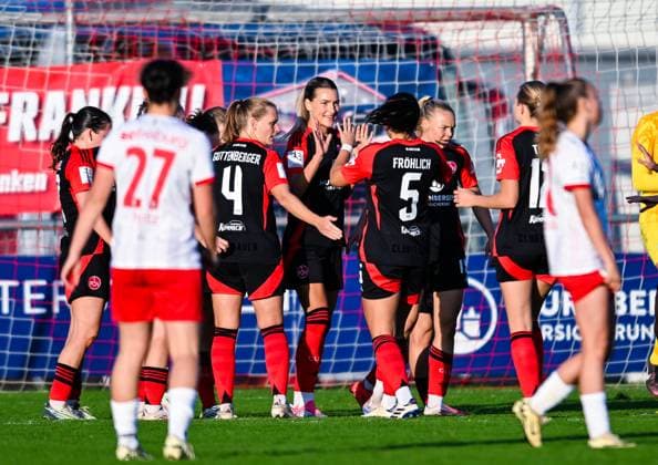 Medina Desic (1. FC Nuernberg) bejubelt ihr Tor mit ihren Teamkameradinnen, 2. Frauen-Bundesliga, 1. FC Nuernberg vs SC Freiburg II, Sportpark Valznerweiher am 03. November 2024 in Nuernberg, Deutschland. (Foto von Silas Schueller DeFodi Images) Medina Desic (1. FC Nuernberg) celebrates scoring her goal with teammates, 2. Frauen-Bundesliga, 1. FC Nuernberg vs SC Freiburg II, Sportpark Valznerweiher on November 3, 2024 in Nuremberg, Germany. (Photo by Silas Schueller DeFodi Images) not used in POL SRB CRO FRA GBR NED ITA USA Defodi-121_121_FCNSCF_20241103_259