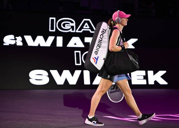 WTA, Tennis Damen Finals 2024 - Day 2 RIYADH, SAUDI ARABIA - NOVEMBER 03: Iga Swiatek of Poland arrives ahead of her match against Barbora Krejcikovas of Czech Republic on day 2 of the 2024 WTA Finals, part of the Hologic WTA Tour, held at King Saud University Indoor Arena on November 03, 2024, in Riyadh, Saudi Arabia. Riyadh Saudi Arabia  Copyright: xArturxWidakx originalFilename:widak-wtafinal241103_nppAq.jpg