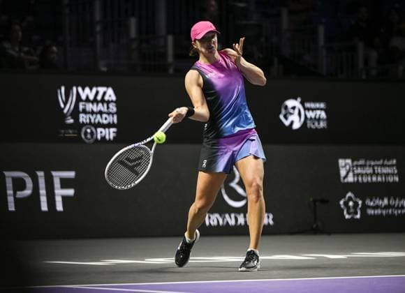 WTA, Tennis Damen Finals 2024 - Day 2 RIYADH, SAUDI ARABIA - NOVEMBER 03: Iga Swiatek of Poland during her match against Barbora Krejcikovas of Czech Republic on day 2 of the 2024 WTA Finals, part of the Hologic WTA Tour, held at King Saud University Indoor Arena on November 03, 2024, in Riyadh, Saudi Arabia. Riyadh Saudi Arabia  Copyright: xArturxWidakx originalFilename:widak-wtafinal241103_npWSx.jpg