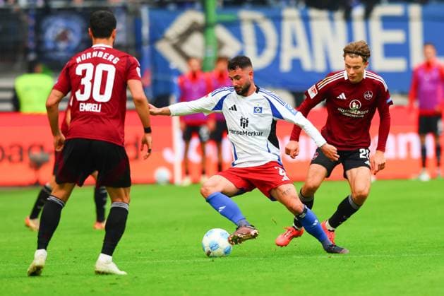 GER, Hamburg, Fussball, DFB, HSV vs 1. FC Nuernberg, im Volkspark Stadion, 03.11.2024, v.l. Mahir Emreli (1. FC Nuernberg), Marco Richter (Hamburger SV), Caspar Jander (1. FC Nuernberg) in aktion, in action DFL regulations prohibit any use of photographs as image sequences and or quasi-video.