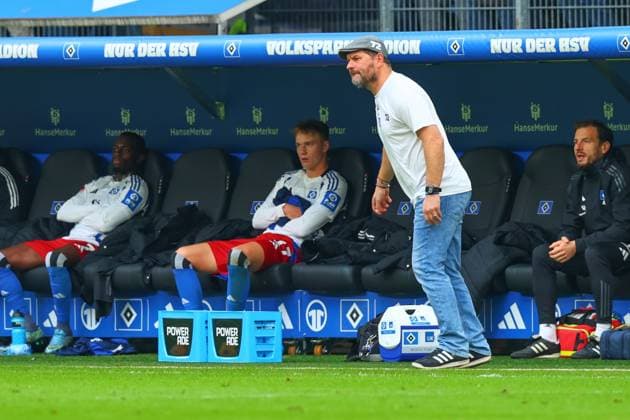 GER, Hamburg, Fussball, DFB, HSV vs 1. FC Nuernberg, im Volkspark Stadion, 03.11.2024, v.l. Trainer Steffen Baumgart (Hamburger SV) DFL regulations prohibit any use of photographs as image sequences and or quasi-video.