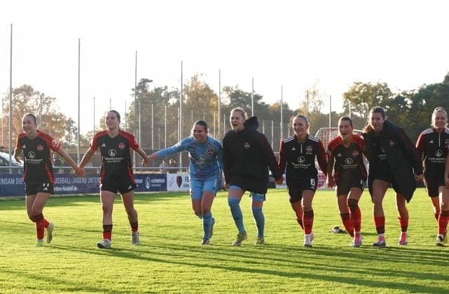 jubel am Ende des Spiel , Frauen 2.Bundesliga , 1.FCN Nürnberg-Freiburg II, Spieltag 9, Fußball , in den Sportpark Valznerweiher Stadion , Nürnberg, Bayern, Deutschland . November 03, 2024 . Photo by: Davide Elias Ipa Photo Pressefoto DENL Copyright: xDavidexEliasx