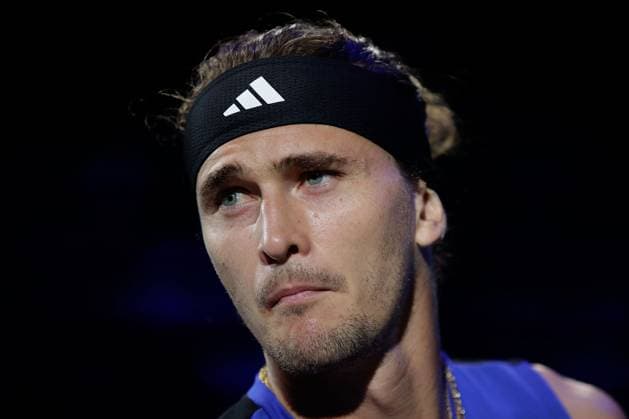 ROLEX PARIS MASTERS TENNIS 2024 Paris, 03.11.2024 Finale, Alexander Zverev (GER) - Ugo Humbert (FRA) v.l. Alexander Zverev (GER) nachdenklich Copyright: AntonioxBorga