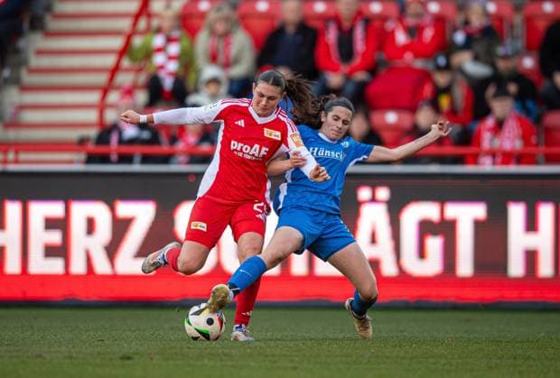 Fussball, Frauen, Saison 2024 2025, 2. Bundesliga (9. Spieltag), 1. FC Union Berlin - SV Meppen, v. l. Antonia Halverkamps (1. FC Union), Marie Bleil (SV Meppen), 03.11.2024, Copyright: xSebastianxRäppold MatthiasxKochx