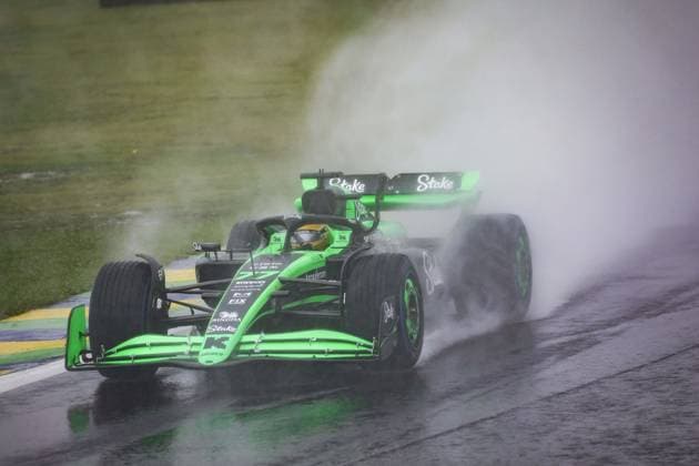 77 BOTTAS Valtteri (fin), Stake F1 Team Kick Sauber C44, action during the Formula 1 Grande Premio de Sao Paulo 2024, 21th round of the 2024 Formula One World Championship, WM, Weltmeisterschaft from November 1 to 3, 2024 on the Interlagos Circuit, in Sao Paulo, Brazil - F1 - SAO PAULO GRAND PRIX 2024 DPPI Panoramic  241103_R21_BRASILE_DP_FGDN0502