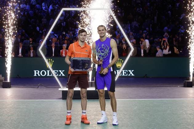 ROLEX PARIS MASTERS TENNIS 2024 Paris, 03.11.2024 Finale, Alexander Zverev (GER) - Ugo Humbert (FRA) v.l. Siegerehrung Rolex Masters 2024 Ugo Humbert (FRA) und Sieger Alexander Zverev (GER) mit Pokale Copyright: AntonioxBorga