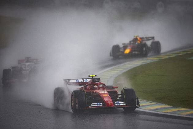 Formel 1, GP Brasilien in Sao Paulo, das Rennen 55 SAINZ Carlos (spa), Scuderia Ferrari SF-24, action during the Formula 1 Grande Premio de Sao Paulo 2024, 21th round of the 2024 Formula One World Championship, WM, Weltmeisterschaft from November 1 to 3, 2024 on the Interlagos Circuit, in Sao Paulo, Brazil - F1 - SAO PAULO GRAND PRIX 2024 DPPI Panoramic 241103_R21_BRASILE_DP_XB3_4728