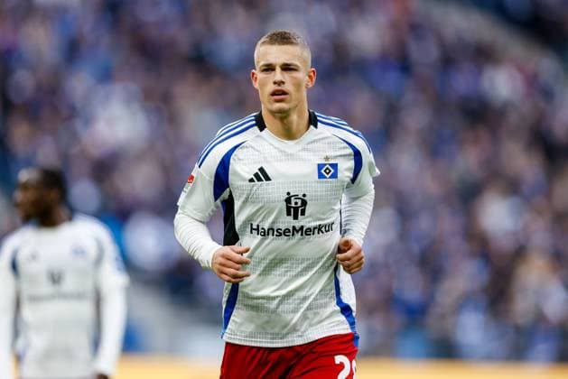 Hamburg, 3. November 2024 - Fußball, 2. Bundesliga 2024 25, Hamburger SV - 1. FC Nürnberg: Miro Muheim (Hamburger SV, 28) DFL REGULATIONS PROHIBIT ANY USE OF PHOTOGRAPHS AS IMAGE SEQUENCES AND OR QUASI-VIDEO. *** Hamburg, November 3, 2024 Football, 2 Bundesliga 2024 25, Hamburger SV 1 FC Nürnberg Miro Muheim Hamburger SV, 28 DFL REGULATIONS PROHIBIT ANY USE OF PHOTOGRAPHS AS IMAGE SEQUENCES AND OR QUASI VIDEO