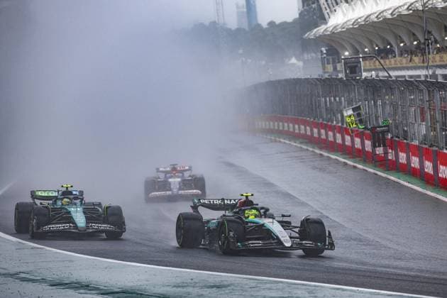 44 HAMILTON Lewis (gbr), Mercedes AMG F1 Team W15, 14 ALONSO Fernando (spa), Aston Martin F1 Team AMR24, action during the Formula 1 Grande Premio de Sao Paulo 2024, 21th round of the 2024 Formula One World Championship, WM, Weltmeisterschaft from November 1 to 3, 2024 on the Interlagos Circuit, in Sao Paulo, Brazil - F1 - SAO PAULO GRAND PRIX 2024 DPPI Panoramic 241103_R21_BRASILE_DP_XB3_4803