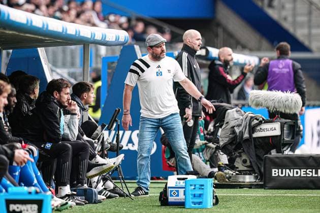 Steffen Baumgart (Hambuger SV, Trainer) GER, Hamburger SV vs. 1. FC Nuernberg, Fussball, 2. Bundesliga, Spieltag 11, Saison 2024 2025, 03.11.2024 DFL REGULATIONS PROHIBIT ANY USE OF PHOTOGRAPHS AS IMAGE SEQUENCES AND OR QUASI-VIDEO GER, Hamburger SV vs. 1. FC Nuernberg, Fussball, 2. Bundesliga, Spieltag 11, Saison 2024 2025, 03.11.2024 Hamburg