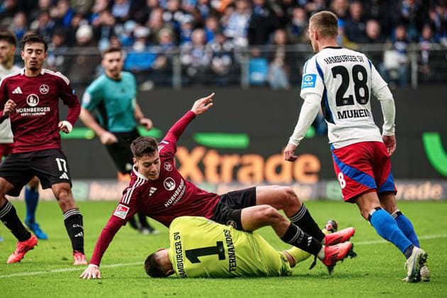 Torschuss Torchance Stefanos Tzimas (1. FC Nuernberg, 09), Daniel Heuer Fernandes (Hamburger SV, 01) haelt GER, Hamburger SV vs. 1. FC Nuernberg, Fussball, 2. Bundesliga, Spieltag 11, Saison 2024 2025, 03.11.2024 DFL REGULATIONS PROHIBIT ANY USE OF PHOTOGRAPHS AS IMAGE SEQUENCES AND OR QUASI-VIDEO GER, Hamburger SV vs. 1. FC Nuernberg, Fussball, 2. Bundesliga, Spieltag 11, Saison 2024 2025, 03.11.2024 Hamburg