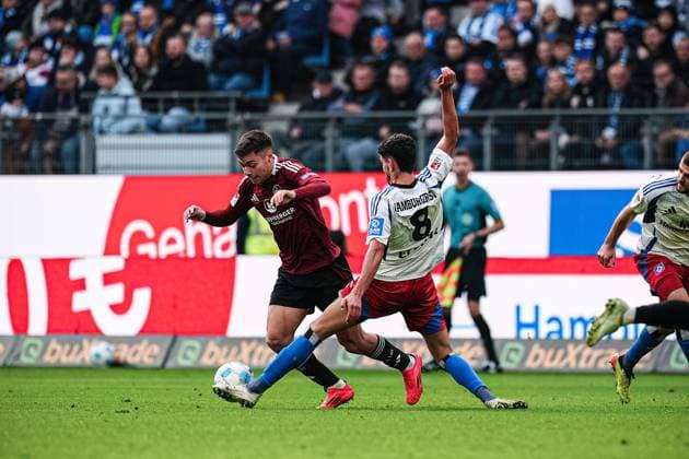 Stefanos Tzimas (1. FC Nuernberg, 09), Daniel Elfadli (Hamburger SV, 08) GER, Hamburger SV vs. 1. FC Nuernberg, Fussball, 2. Bundesliga, Spieltag 11, Saison 2024 2025, 03.11.2024 DFL REGULATIONS PROHIBIT ANY USE OF PHOTOGRAPHS AS IMAGE SEQUENCES AND OR QUASI-VIDEO GER, Hamburger SV vs. 1. FC Nuernberg, Fussball, 2. Bundesliga, Spieltag 11, Saison 2024 2025, 03.11.2024 Hamburg