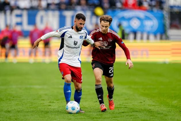 Hamburg, 3. November 2024 - Fußball, 2. Bundesliga 2024 25, Hamburger SV - 1. FC Nürnberg: Marco Richter (Hamburger SV, 20), Caspar Jander (1. FC Nürnberg, 20) DFL REGULATIONS PROHIBIT ANY USE OF PHOTOGRAPHS AS IMAGE SEQUENCES AND OR QUASI-VIDEO.