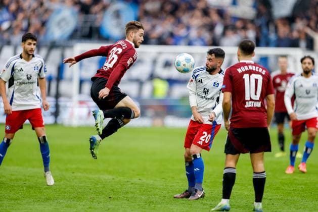 Hamburg, 3. November 2024 - Fußball, 2. Bundesliga 2024 25, Hamburger SV - 1. FC Nürnberg: Lukas Schleimer (1. FC Nürnberg, 36), Marco Richter (Hamburger SV, 20) DFL REGULATIONS PROHIBIT ANY USE OF PHOTOGRAPHS AS IMAGE SEQUENCES AND OR QUASI-VIDEO.
