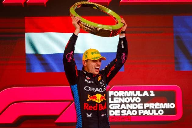 Sport Bilder des Tages GP de Fórmula 1 Lenovo 2024 SP SÃO PAULO, SP - 03.11.2024: GP DE FÓRMULA 1 LENOVO 2024 SP - It will take place this Sunday (03) at the Interlagos racetrack, in the south of the capital of São Paulo, the 2024 Lenovo Formula 1 São Paulo Grand Prix. In the photo, the driver, Max Verstappen 1, RED BULL, champion of the GP in Brazil. (Photo: Aloisio Mauricio Fotoarena) x2645601x  AloisioxMauricio