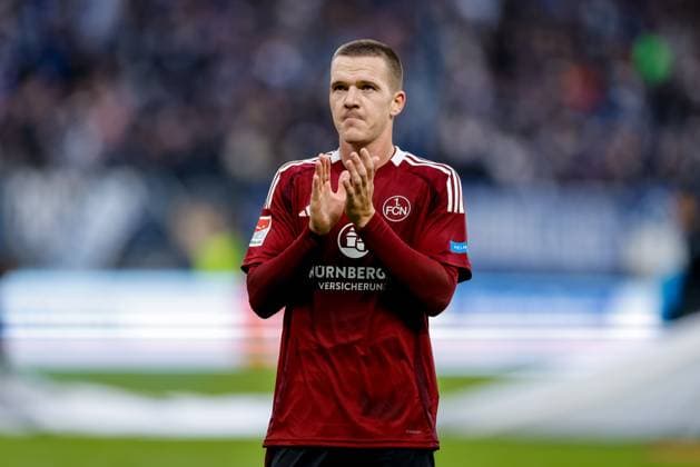 Hamburg, 3. November 2024 - Fußball, 2. Bundesliga 2024 25, Hamburger SV - 1. FC Nürnberg: Ondrej Karafiat (1. FC Nürnberg, 44) DFL REGULATIONS PROHIBIT ANY USE OF PHOTOGRAPHS AS IMAGE SEQUENCES AND OR QUASI-VIDEO.