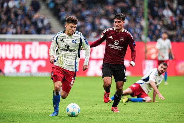 Noah Katterbach (Hamburger SV, 33), Jens Castrop (1. FC Nuernberg, 17) GER, Hamburger SV vs. 1. FC Nuernberg, Fussball, 2. Bundesliga, Spieltag 11, Saison 2024 2025, 03.11.2024 DFL REGULATIONS PROHIBIT ANY USE OF PHOTOGRAPHS AS IMAGE SEQUENCES AND OR QUASI-VIDEO GER, Hamburger SV vs. 1. FC Nuernberg, Fussball, 2. Bundesliga, Spieltag 11, Saison 2024 2025, 03.11.2024 Hamburg