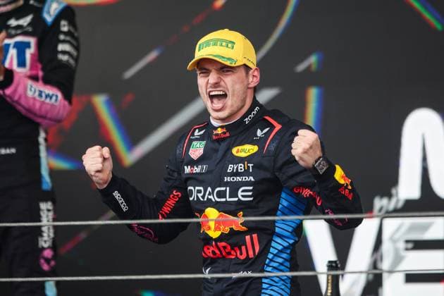 VERSTAPPEN Max (ned), Red Bull Racing RB20, portrait podium celebrates victory during the Formula 1 Grande Premio de Sao Paulo 2024, 21th round of the 2024 Formula One World Championship, WM, Weltmeisterschaft from November 1 to 3, 2024 on the Interlagos Circuit, in Sao Paulo, Brazil - F1 - SAO PAULO GRAND PRIX 2024 DPPI Panoramic  241103_R21_BRASILE_DP_XB3_5256