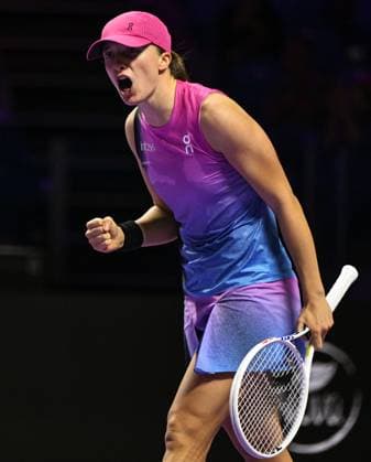WTA, Tennis Damen Finals 2024 - Day 2 RIYADH, SAUDI ARABIA - NOVEMBER 03: Iga Swiatek of Poland during her match against Barbora Krejcikovas of Czech Republic on day 2 of the 2024 WTA Finals, part of the Hologic WTA Tour, held at King Saud University Indoor Arena on November 03, 2024, in Riyadh, Saudi Arabia. Riyadh Saudi Arabia  Copyright: xArturxWidakx originalFilename:widak-wtafinal241103_npgzh.jpg