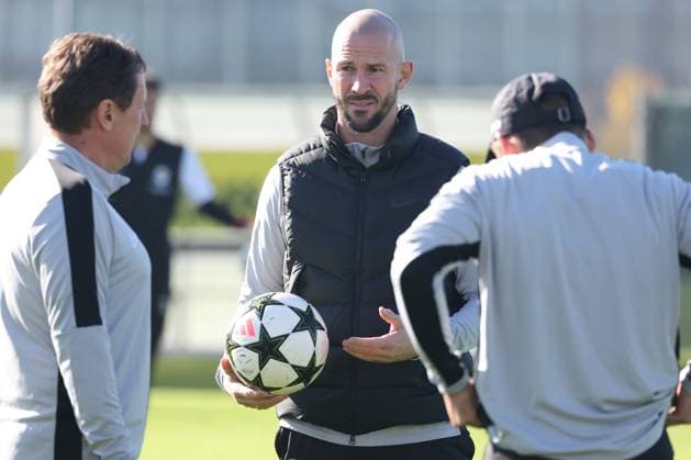 SOCCER - UEFA CL, Dortmund vs Sturm GRAZ,AUSTRIA,04.NOV.24 - SOCCER - UEFA Champions League, Borussia Dortmund vs SK Sturm Graz, preview, training Sturm. Image shows head coach Christian Ilzer (Sturm).  GEPAxpictures xChrisxBauer