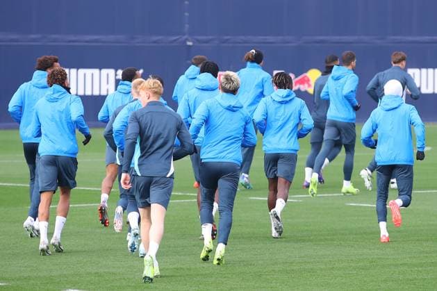 RB Leipzig Training 1. Bundesliga Leipzig, 04.11.2024, Trainingszentrum am Cottaweg, Saison 2024 2025, Fußball, Männer, 1. Bundesliga , RB Leipzig Training , Im Bild: Aufwärmen RB Leipzig ,