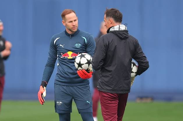 RB Leipzig Training 1. Bundesliga Leipzig, 04.11.2024, Trainingszentrum am Cottaweg, Saison 2024 2025, Fußball, Männer, 1. Bundesliga , RB Leipzig Training , Im Bild v.l.: Torwart Peter Gulacsi und Torwarttrainer Frederik Gößling Goessling ,
