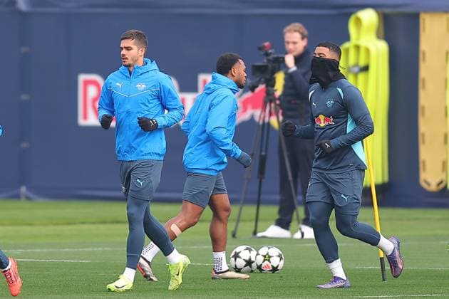 RB Leipzig Training 1. Bundesliga Leipzig, 04.11.2024, Trainingszentrum am Cottaweg, Saison 2024 2025, Fußball, Männer, 1. Bundesliga , RB Leipzig Training , Im Bild v.l.: Andre Silva und Benjamin Henrichs ,