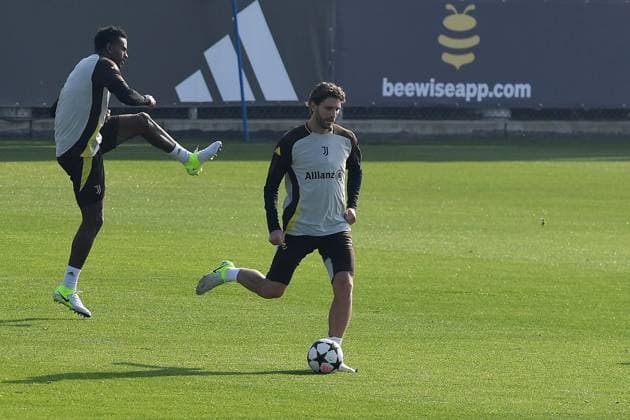 Manuel Locatelli Juventus FC during training at JTC Continassa Turin on November 04, 2024 in Turin, Italy - ph Giuliano Marchisciano during Juventus - Allenamento, UEFA Champions League football match in Torino, Italy, November 04 2024  Copyright: xGiulianoxMarchisciano IPAxSportx xx IPA_51262181 IPA_Agency_IPA51262181