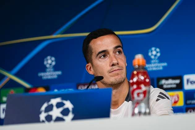Champions League 2024 25 League Phase MD4: Real Madrid Training Session and press conference, PK, Pressekonferenz Lucas Vazquez of Real Madrid CF seen speaking during the UEFA Champions League 2024 25 League Phase MD4 training and press conference at Ciudad Real Madrid on November 4, 2024 in Madrid, Spain. Valdebebas Ciudad Real Madrid Madrid Spain Copyright: xAlbertoxGardinx AGardin_20241104_Football_Champions_Real_Madrid_PC_027