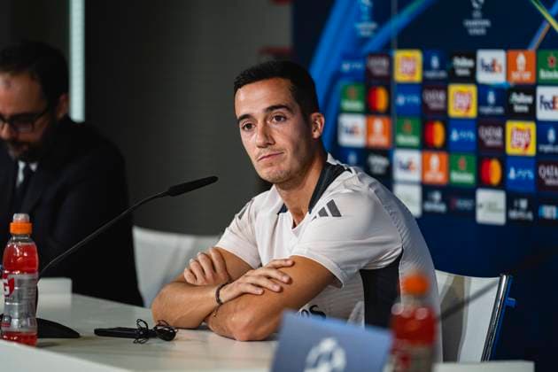 Champions League 2024 25 League Phase MD4: Real Madrid Training Session and press conference, PK, Pressekonferenz Lucas Vazquez of Real Madrid CF seen speaking during the UEFA Champions League 2024 25 League Phase MD4 training and press conference at Ciudad Real Madrid on November 4, 2024 in Madrid, Spain. Valdebebas Ciudad Real Madrid Madrid Spain Copyright: xAlbertoxGardinx AGardin_20241104_Football_Champions_Real_Madrid_PC_031
