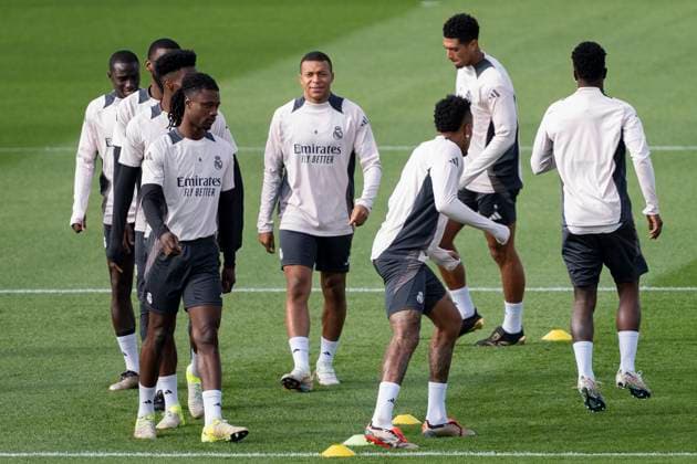 Sport Bilder des Tages Champions League 2024 25 League Phase MD4: Real Madrid Training Session and press conference, PK, Pressekonferenz Real Madrid players (from L to R) Eduardo Camavinga, Kylian Mbappe, Eder Militao, Jude Bellingham seen training during the UEFA Champions League 2024 25 League Phase MD4 training and press conference at Ciudad Real Madrid on November 4, 2024 in Madrid, Spain. Valdebebas Ciudad Real Madrid Madrid Spain Copyright: xAlbertoxGardinx AGardin_20241104_Football_Champions_Real_Madrid_PC_042