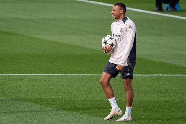 Champions League 2024 25 League Phase MD4: Real Madrid Training Session and press conference, PK, Pressekonferenz Kylian Mbappe of Real Madrid CF seen training during the UEFA Champions League 2024 25 League Phase MD4 training and press conference at Ciudad Real Madrid on November 4, 2024 in Madrid, Spain. Valdebebas Ciudad Real Madrid Madrid Spain Copyright: xAlbertoxGardinx AGardin_20241104_Football_Champions_Real_Madrid_PC_096