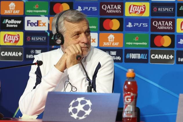 Camphin en pevele - FOOTBALL - LIGUE DES CHAMPIONS - LOSC - JUVENTUS PHOTOPQR VOIX DU NORD Pascal Bonniere ; 04 11 2024 ; Camphin en pevele , le 4 novembre 2024 , football , ligue des champions confÃ rence de presse du Losc avant le match Losc - Juventus de Turin au domaine de Luchin . photo Pascal Bonniere Bruno Genesio France  Copyright: xPHOTOPQR VOIXxDUxNORD MAXPPPxPascalxBonnierex 20241104VDN7601 20241104VDN7601