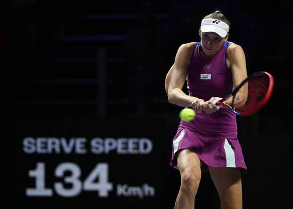 WTA, Tennis Damen Finals 2024 - Day 3 RIYADH, SAUDI ARABIA - NOVEMBER 04: Elena Rybakina of Kazakhstan during her match against Qinwen Zheng of China on day 3 of the 2024 WTA Finals, part of the Hologic WTA Tour, held at King Saud University Indoor Arena on November 04, 2024, in Riyadh, Saudi Arabia. Riyadh Saudi Arabia  Copyright: xArturxWidakx originalFilename:widak-wtafinal241104_np4YX.jpg