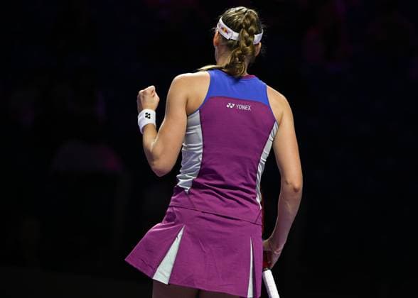 WTA, Tennis Damen Finals 2024 - Day 3 RIYADH, SAUDI ARABIA - NOVEMBER 04: Elena Rybakina of Kazakhstan during her match against Qinwen Zheng of China on day 3 of the 2024 WTA Finals, part of the Hologic WTA Tour, held at King Saud University Indoor Arena on November 04, 2024, in Riyadh, Saudi Arabia. Riyadh Saudi Arabia  Copyright: xArturxWidakx originalFilename:widak-wtafinal241104_npOvL.jpg