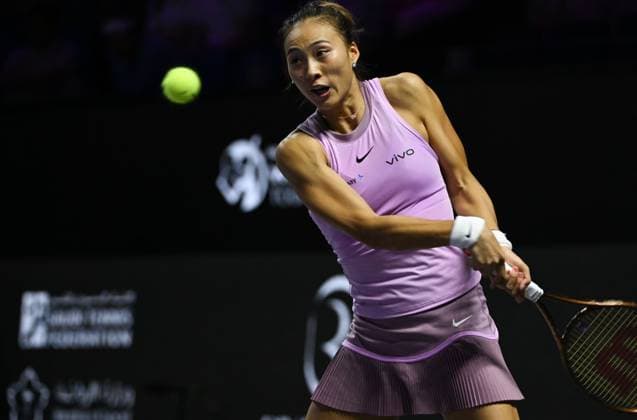 WTA, Tennis Damen Finals 2024 - Day 3 RIYADH, SAUDI ARABIA - NOVEMBER 04: Qinwen Zheng of China during her match against Elena Rybakina of Kazakhstan on day 3 of the 2024 WTA Finals, part of the Hologic WTA Tour, held at King Saud University Indoor Arena on November 04, 2024, in Riyadh, Saudi Arabia. Riyadh Saudi Arabia  Copyright: xArturxWidakx originalFilename:widak-wtafinal241104_npxrL.jpg