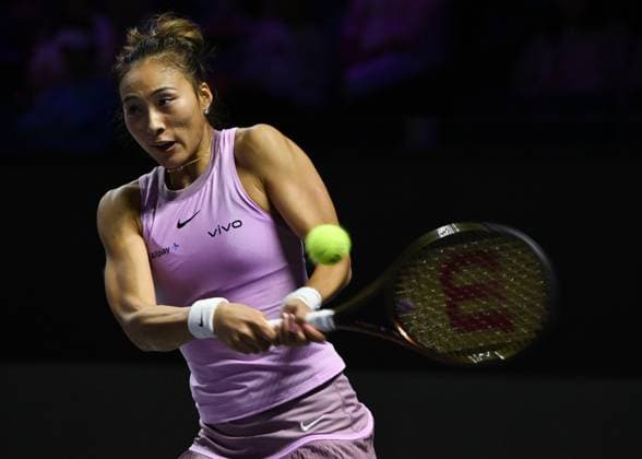 WTA, Tennis Damen Finals 2024 - Day 3 RIYADH, SAUDI ARABIA - NOVEMBER 04: Qinwen Zheng of China during her match against Elena Rybakina of Kazakhstan on day 3 of the 2024 WTA Finals, part of the Hologic WTA Tour, held at King Saud University Indoor Arena on November 04, 2024, in Riyadh, Saudi Arabia. Riyadh Saudi Arabia  Copyright: xArturxWidakx originalFilename:widak-wtafinal241104_npI4b.jpg