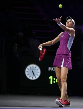WTA, Tennis Damen Finals 2024 - Day 3 RIYADH, SAUDI ARABIA - NOVEMBER 04: Elena Rybakina of Kazakhstan during her match against Qinwen Zheng of China on day 3 of the 2024 WTA Finals, part of the Hologic WTA Tour, held at King Saud University Indoor Arena on November 04, 2024, in Riyadh, Saudi Arabia. Riyadh Saudi Arabia  Copyright: xArturxWidakx originalFilename:widak-wtafinal241104_npEPe.jpg