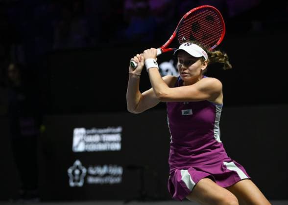 WTA, Tennis Damen Finals 2024 - Day 3 RIYADH, SAUDI ARABIA - NOVEMBER 04: Elena Rybakina of Kazakhstan during her match against Qinwen Zheng of China on day 3 of the 2024 WTA Finals, part of the Hologic WTA Tour, held at King Saud University Indoor Arena on November 04, 2024, in Riyadh, Saudi Arabia. Riyadh Saudi Arabia  Copyright: xArturxWidakx originalFilename:widak-wtafinal241104_npieQ.jpg