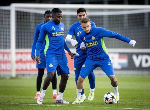 EINDHOVEN - Johan Bakayoko, Couhaib Driouech and Noa Lang of PSV during a training session prior to the Champions League match between PSV and Girona FC. ANP KOEN VAN WEEL xVIxANPxSportx xxANPxIVx 512685099 originalFilename: 512685099.jpg