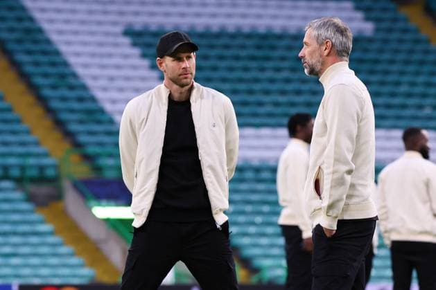 Celtic Glasgow - RB Leipzig Matchday-1 Glasgow, 04.11.2024, Celtic Park, Fussball, UEFA Champions League, 4. Spieltag , Celtic Glasgow vs. RB Leipzig, Matchday-1 , Im Bild: Pitchwalk Torwart Peter Gulacsi (1, RB Leipzig) und Trainer Marco Rose (RB Leipzig) , Only editorial use! Foto nur zur redaktionellen Nutzung bestimmt! , UEFA regulations prohibit any use of photographs as image sequences and or quasi-video ,