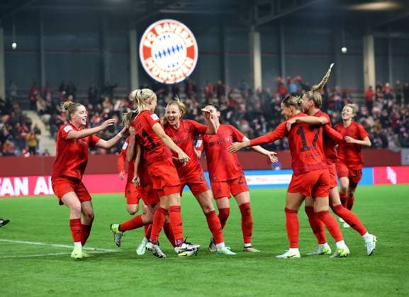 Bilder des Jahres 2024, Sport 11 November Sport Themen der Woche KW45 Sport Bilder des Tages München, Deutschland, 04. November2024: Fussball, FRAUEN, GOOGLE PIXEL FRAUEN-BUNDESLIGA, Saison 2024 2025, FC Bayern München - Eintracht Frankfurt, Campus 1:0 durch Pernille Harder (FC Bayern München) Tor, Jubel, Führung *** Munich, Germany, 04 November2024 Soccer, WOMEN, GOOGLE PIXEL WOMEN BUNDESLIGA, Season 2024 2025, FC Bayern Munich Eintracht Frankfurt, Campus 1 0 by Pernille Harder FC Bayern Munich Goal, Cheering, Lead